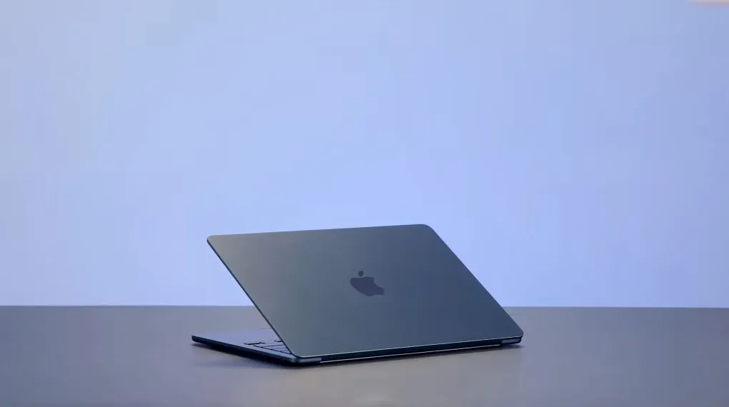 MacBook Air M2 - Thiết kế sang trọng